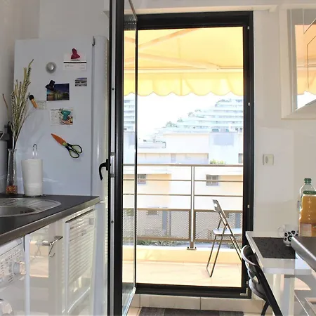 Climatise 3p, Piscine, Terrasse Sud, Parking Prive, Proche Et Gare - Fr-1-252a-70 Apartment
